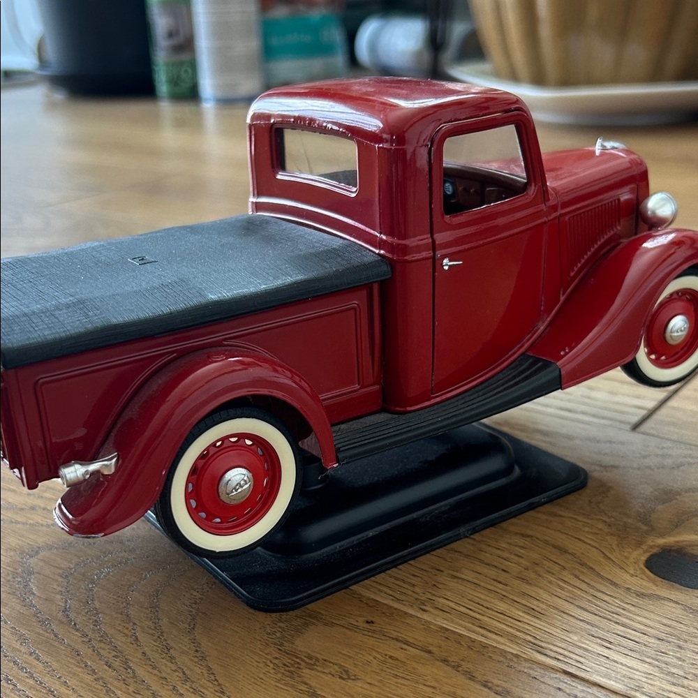 Vintage 1934 plate v8 Red Model FORD Truck - Picture 7 of 15